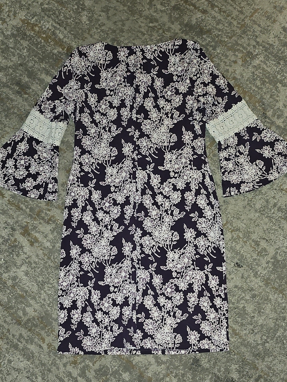 🟢 Glamorous Purple & White Floral Lace-Trim Bell Sleeve Midi Dress Large (12) - Picture 8 of 10